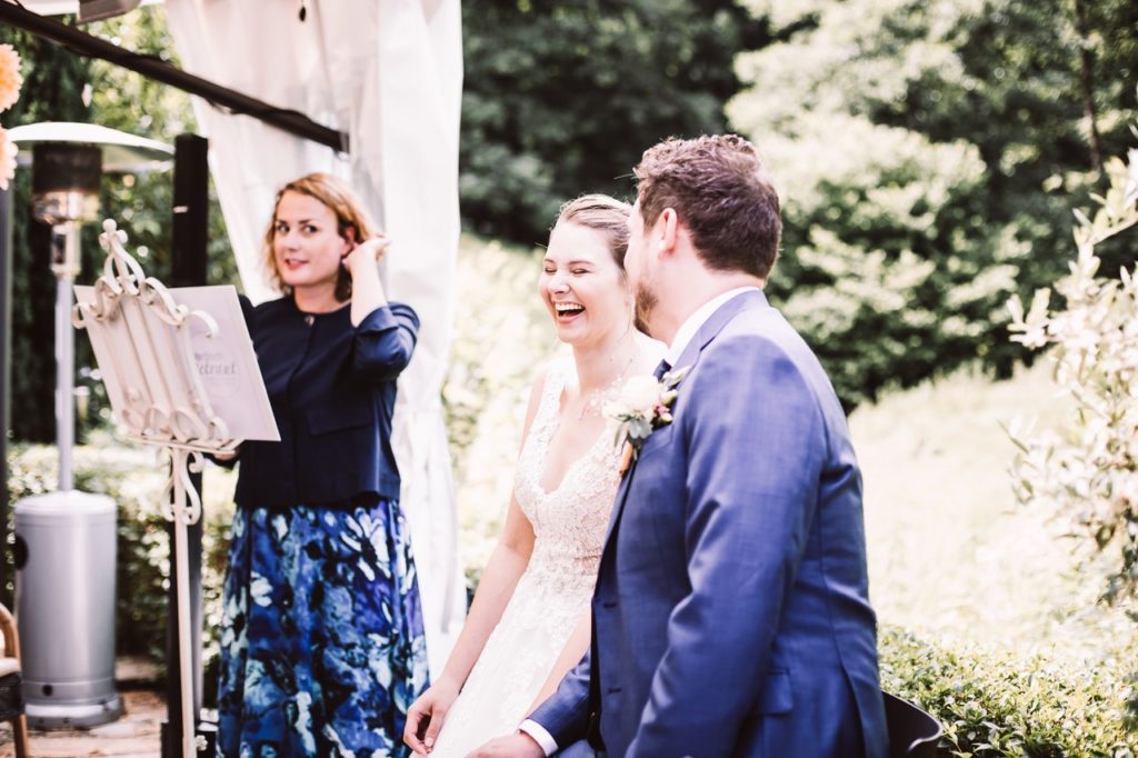 Trauung im Freien mit emotionalem Eheversprechen